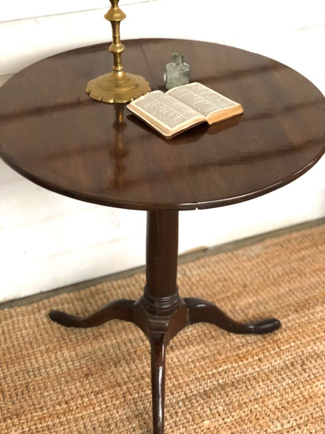 18th Century mahogany Tilt top table