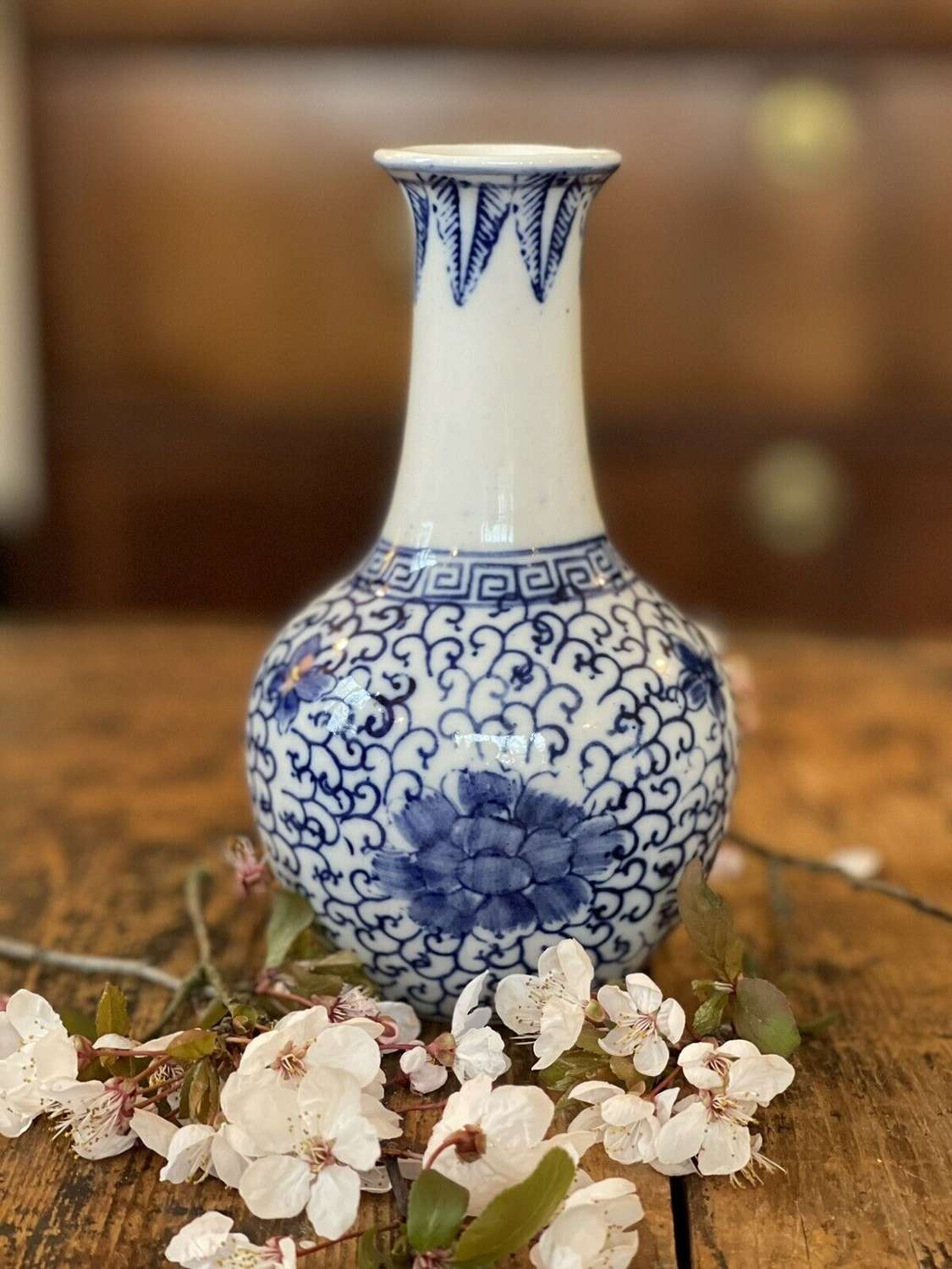 Vintage chinese bud vase