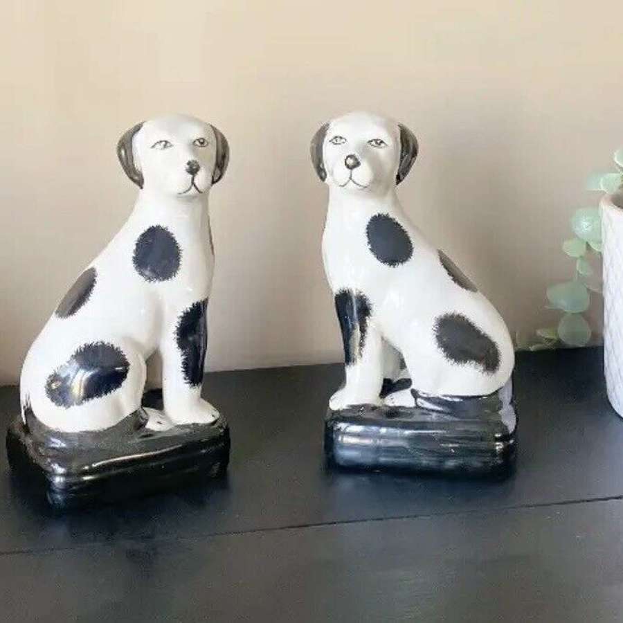 A set pf two black and white dog figurines.